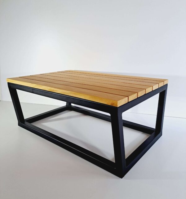 Solide hardhouten tuintafel